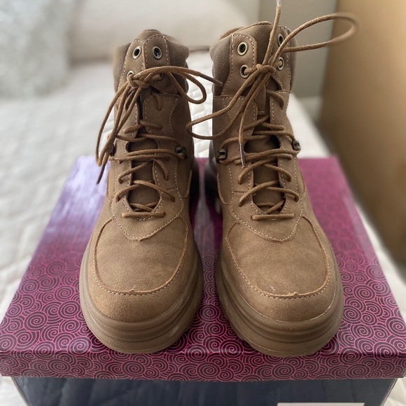 Combat Boots from MissLola.Com - Picture 2 of 3